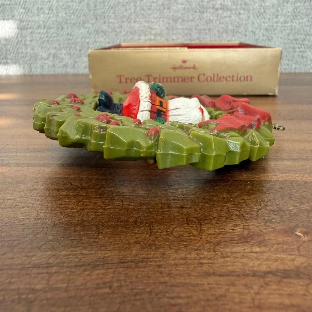 Vintage 1976 Hallmark Twirl-Abouts Santa Wreath Ornament Tree-Trimmer Collection